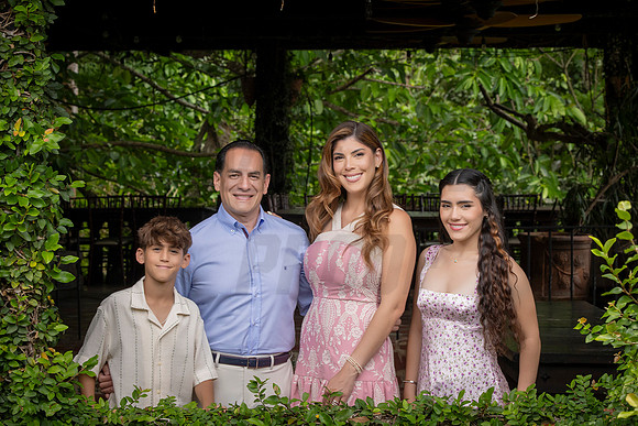 032-Natalie-Jon-Family