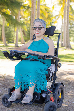005-ELIZABETH SERRANO