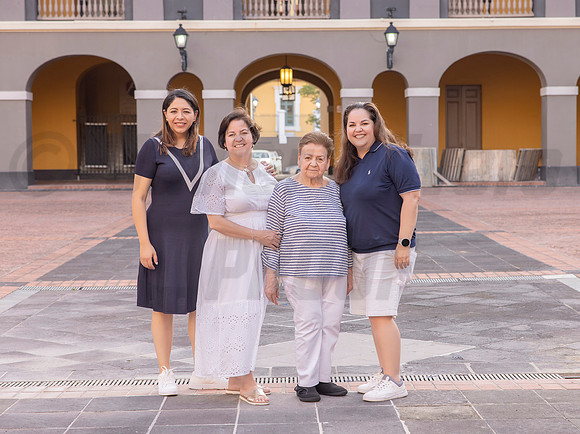 016-Belkys Family